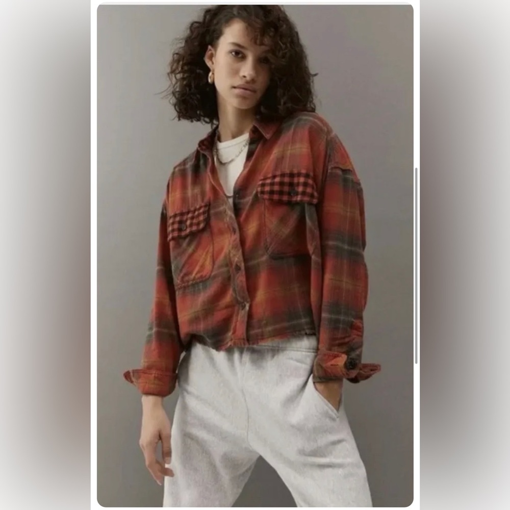 BDG boxy cropped flannel shirt, urban outfitters, fall orange, black Raw Hem